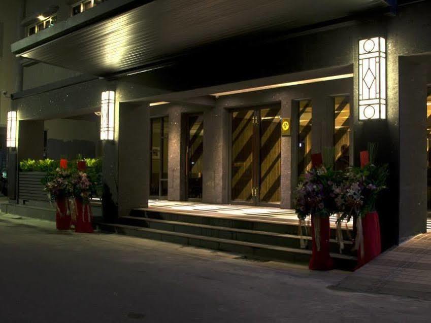 Royal Guest Hotel Tainan Esterno foto